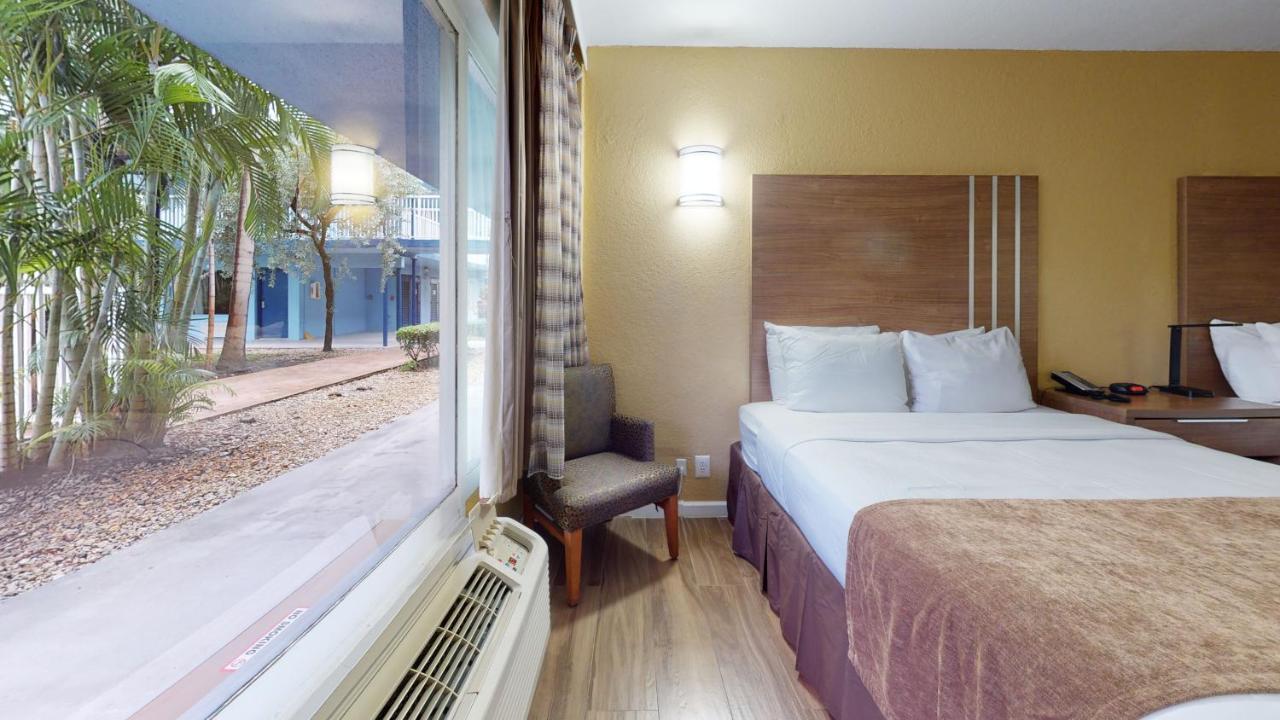 Rodeway Inn & Suites Fort Lauderdale Airport & Cruise Port Dania Beach Esterno foto